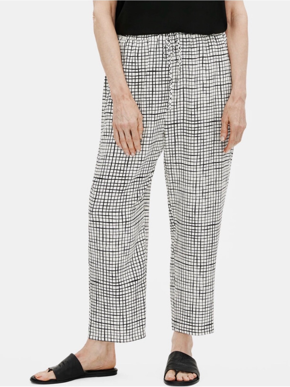 Eileen Fisher- Textured Crepe Grid Slouchy Cropped Pant. Black and White Size L